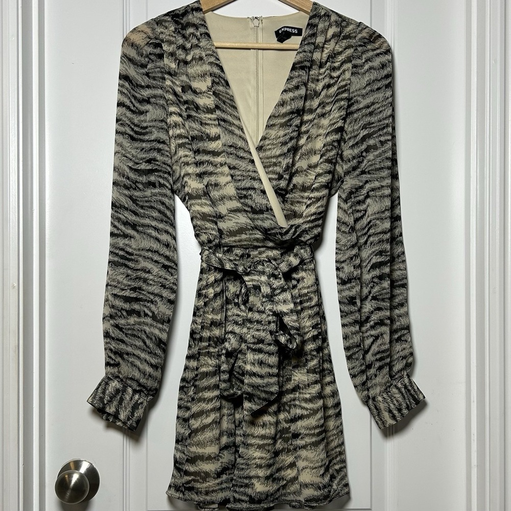 Express Tiger Animal Print Long Sleeve Lined Belted Wrap Romper Mob Wife Style